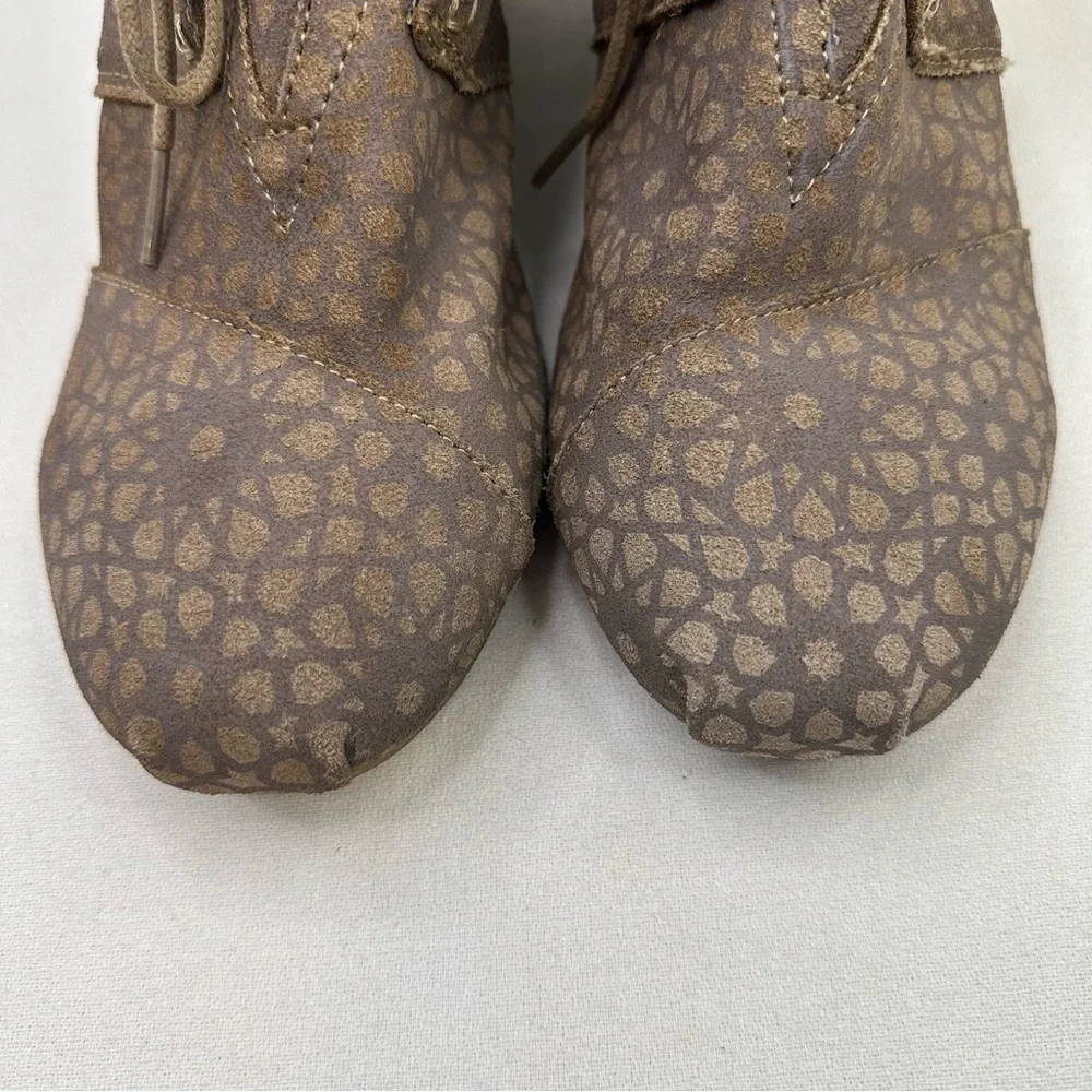 TOMS Desert Wedge Booties Size 12 Brown Printed Lace Up Ankle Boots